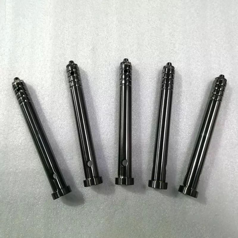 精密機械加工された自動車部品および自動ファスナー